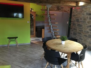 Dining - Loft Cocoon: Mountain View & Private Jacuzzi in Mostuéjouls (Mostuéjouls)