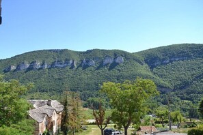 Unclassified image, 5 of 9, button - Loft Cocoon: Mountain View & Private Jacuzzi in Mostuéjouls (Mostuéjouls)