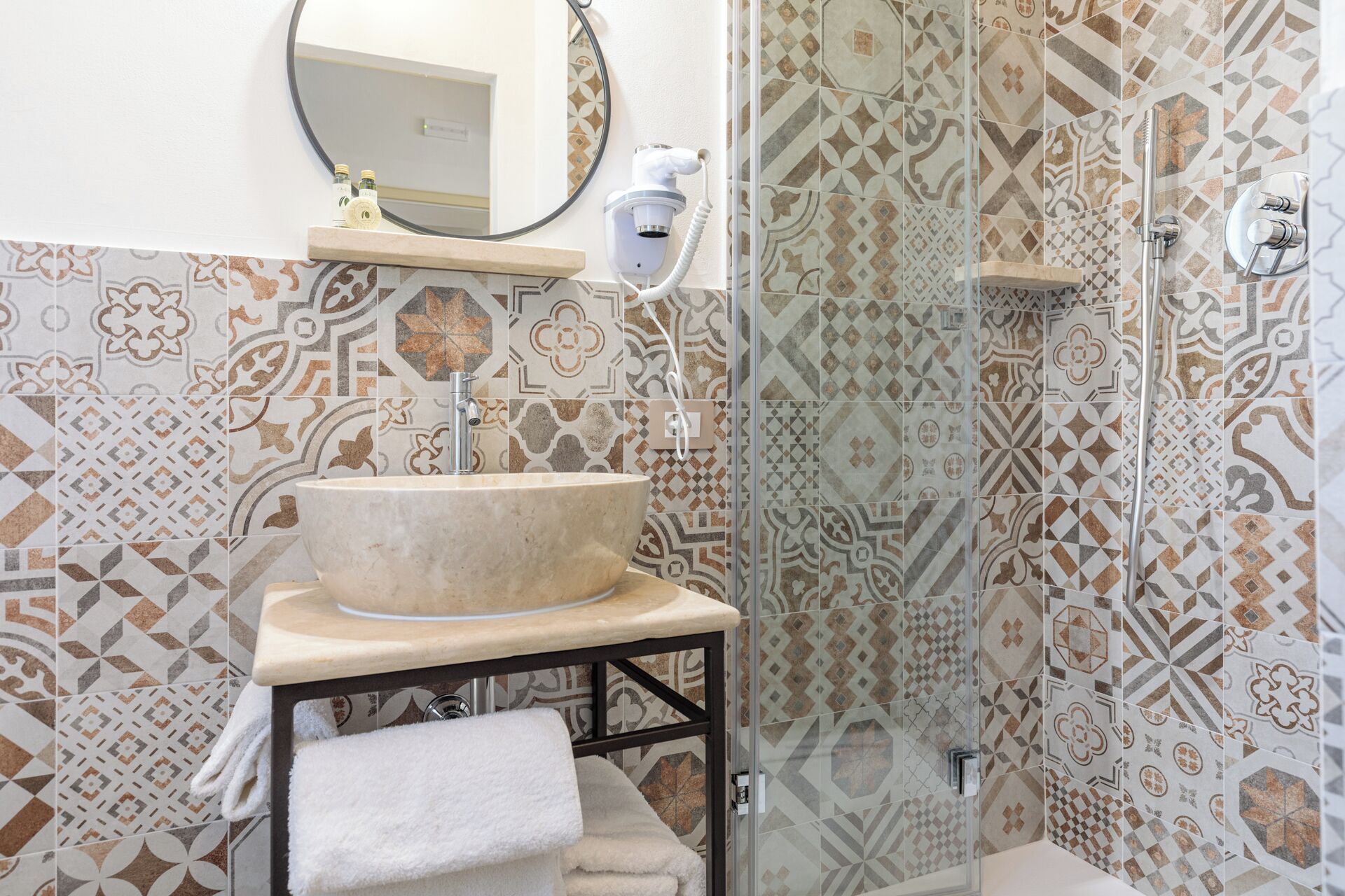 Double or Twin Room | Bathroom | Shower, rainfall showerhead, hair dryer, bidet