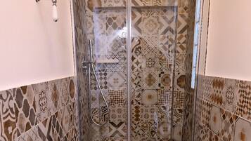 Doppelzimmer, Stadtblick | Badezimmer