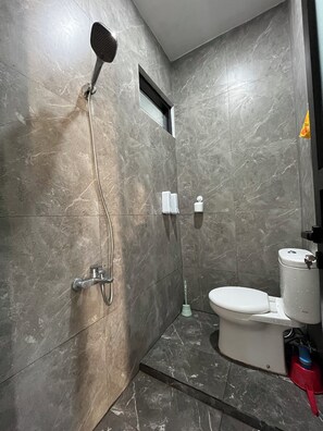 Luxury Villa, 2 Bedrooms, Private Pool, Mountain View | Bathroom | Shower, bidet, toilet paper - Arrayyan Executive Village Complex Batu (Batu)