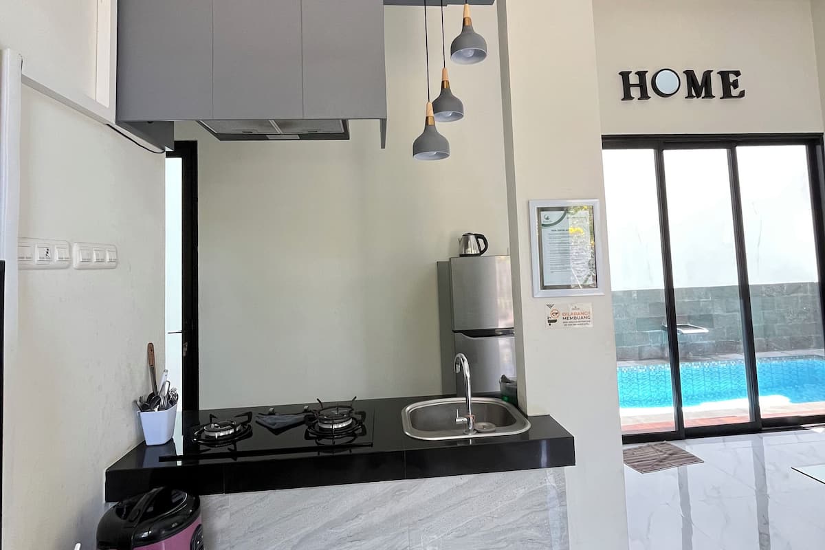 Family Villa, Multiple Beds, Refrigerator, Mountain View | Shared kitchen