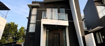 Arrayyan Executive Village Complex Batu