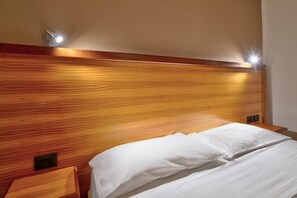 1 bedroom, travel cot - Tenuta dell'Argento - Room 8 by Rentbeat  (Civitavecchia)