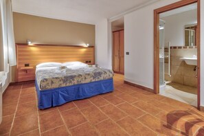 1 bedroom, travel cot - Tenuta dell'Argento - Room 8 by Rentbeat  (Civitavecchia)