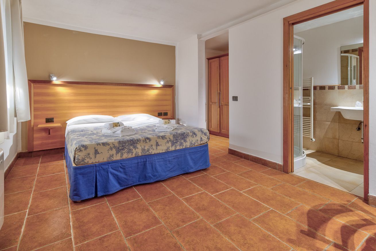 1 Schlafzimmer, Reisekinderbett