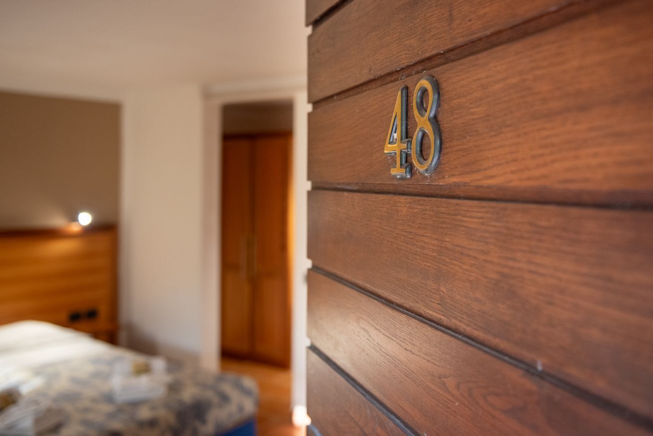 1 Schlafzimmer, Reisekinderbett