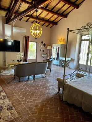 Luxury Suite, Pool View