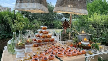 Daily full breakfast (EUR 12 per person)