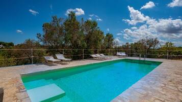 Een verwarmd zwembad
