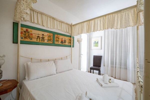 5 bedrooms