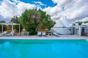 A heated pool - Dimora Laveneziana by Rentbeat (Ostuni)