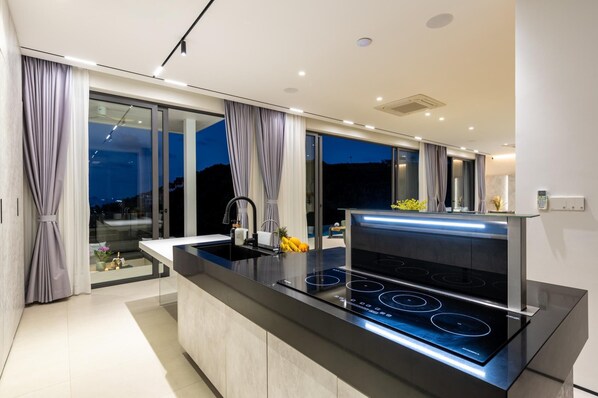 Villa, Balkon, Meerblick | Eigene Küche