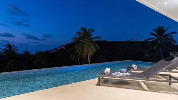 Outdoor pool, pool loungers