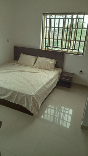 Habitación con 1 cama matrimonial o 2 individuales, vista a la ciudad