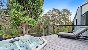 مغطس سبا خارجي