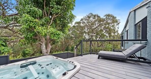 Outdoor spa tub - Whales Tale by Discover Stradbroke (Point Lookout)