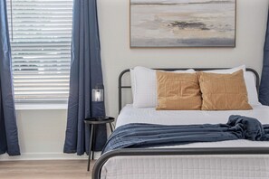 4 bedrooms, iron/ironing board, WiFi, bed sheets