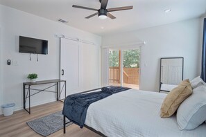 4 bedrooms, iron/ironing board, WiFi, bed sheets