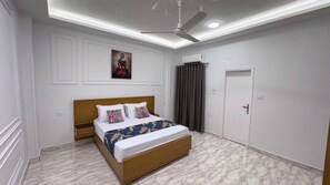 5 室のベッドルーム、アイロン / アイロン台、WiFi (無料)、ベッドシーツ