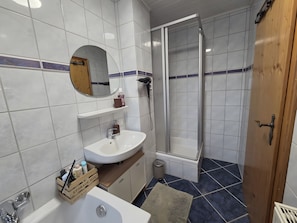 Shower, hair dryer, towels