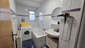 Doccia, asciugacapelli, asciugamani