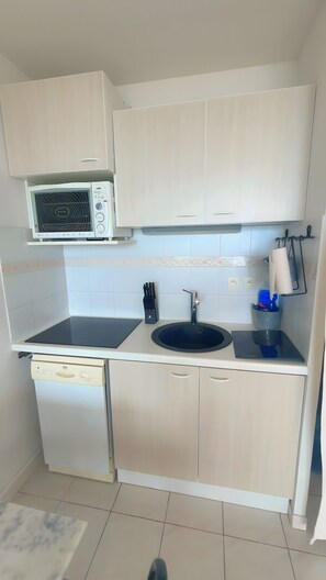 Refrigerador, horno, placa de cocina, lavavajillas