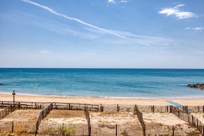 Beach - Apartment 'Appartement Première Ligne Vue Mer' with Sea View, Shared Pool and Private Terrace (Frontignan)