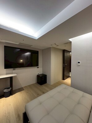 Desk, laptop workspace, free WiFi - Fooyee Hotel - Yizhong Branch (Taichung)