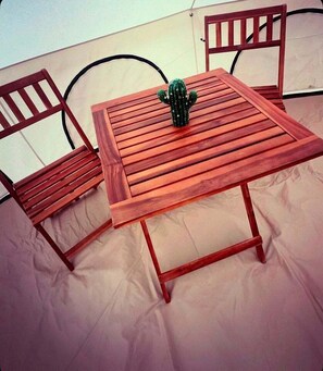 تناول الطعام بالخارج