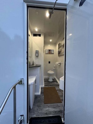 Sabonete, shampoo, papel higiênico