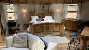 1 bedroom, bed sheets