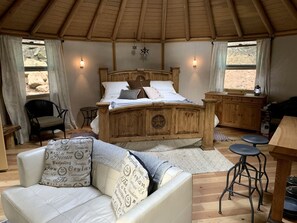 1 bedroom, bed sheets