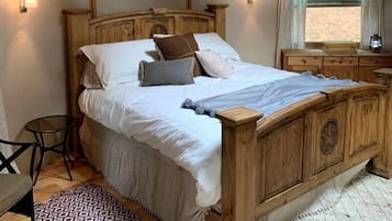 1 bedroom, bed sheets