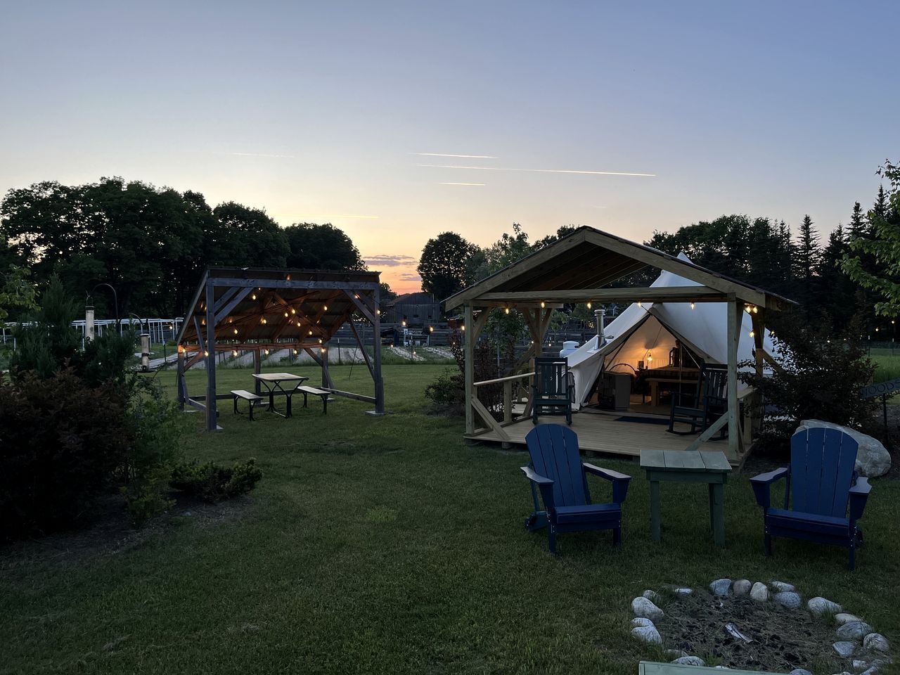 屋外ダイニングエリア