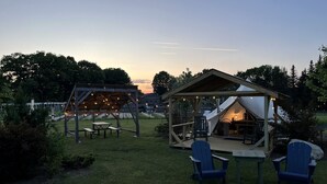 Outdoor dining - Adult Only Bell Tent Perfect for a Romantic Getaway in Turner, Maine (Turner)