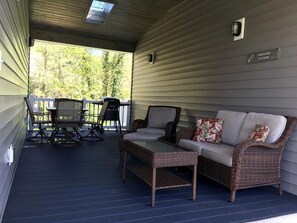 Outdoor dining - Idyllic Cottage Rental in Waynesville Perfect for a Great Smoky Mountains Getaway (Waynesville)