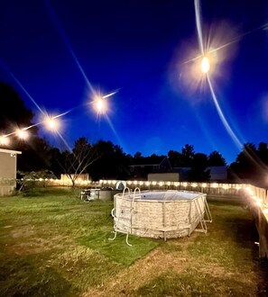 Outdoor spa tub - Glamping on the Farm (Cleveland)