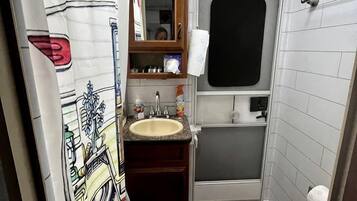 Jetted tub, hair dryer, towels, soap