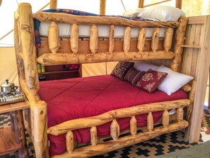 1 bedroom, bed sheets - Tres Piedras Glamping Tipis for a Nature Escape near Taos (Tres Piedras)