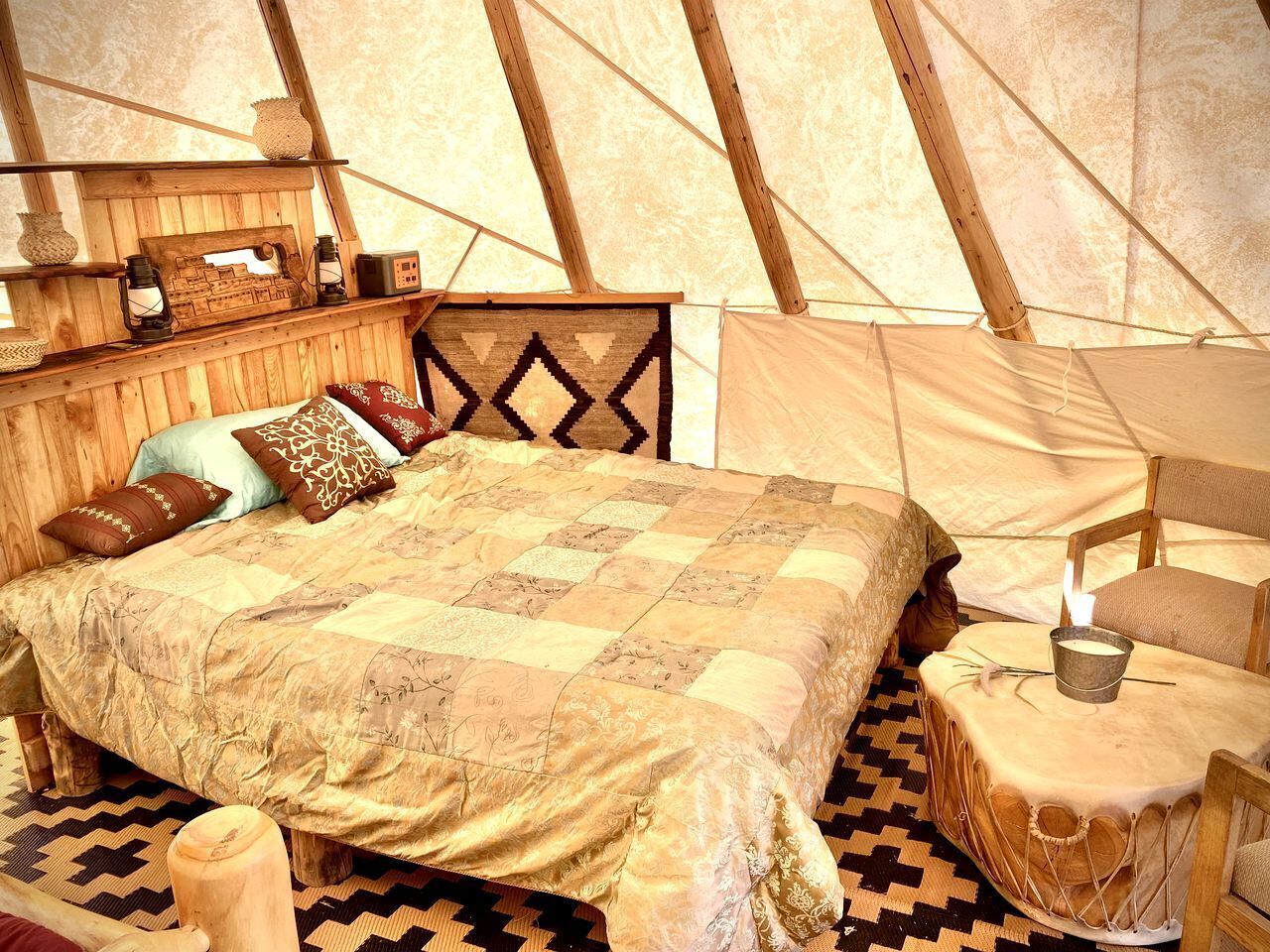 1 bedroom, bed sheets