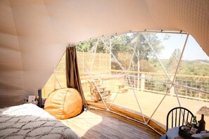 1 bedroom, bed sheets