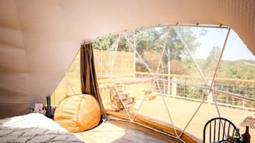 1 bedroom, bed sheets