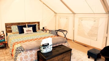 1 bedroom, bed sheets