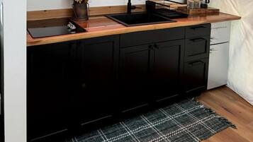 Fridge, stovetop, coffee/tea maker, cookware/dishes/utensils