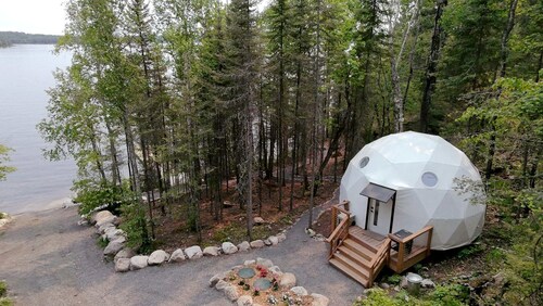 Dreamy Luxury Glamping Dome with Lakefront Views near Voyageurs National Park in Crane Lake, MN