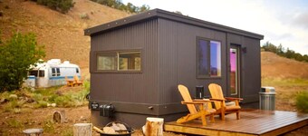 Rainbow Tiny Home with View & Hot Tub near Hot Springs, El Prado, NM