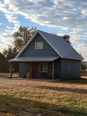 Exterior - Brand New, Modern Country Cabin near Bryce Canyon National Park, Utah (Cannonville)