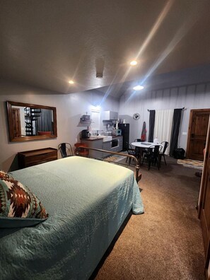 1 bedroom, WiFi, bed sheets - Brand New, Modern Country Cabin near Bryce Canyon National Park, Utah (Cannonville)