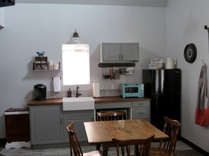 Coffee/tea maker, fridge, microwave, oven